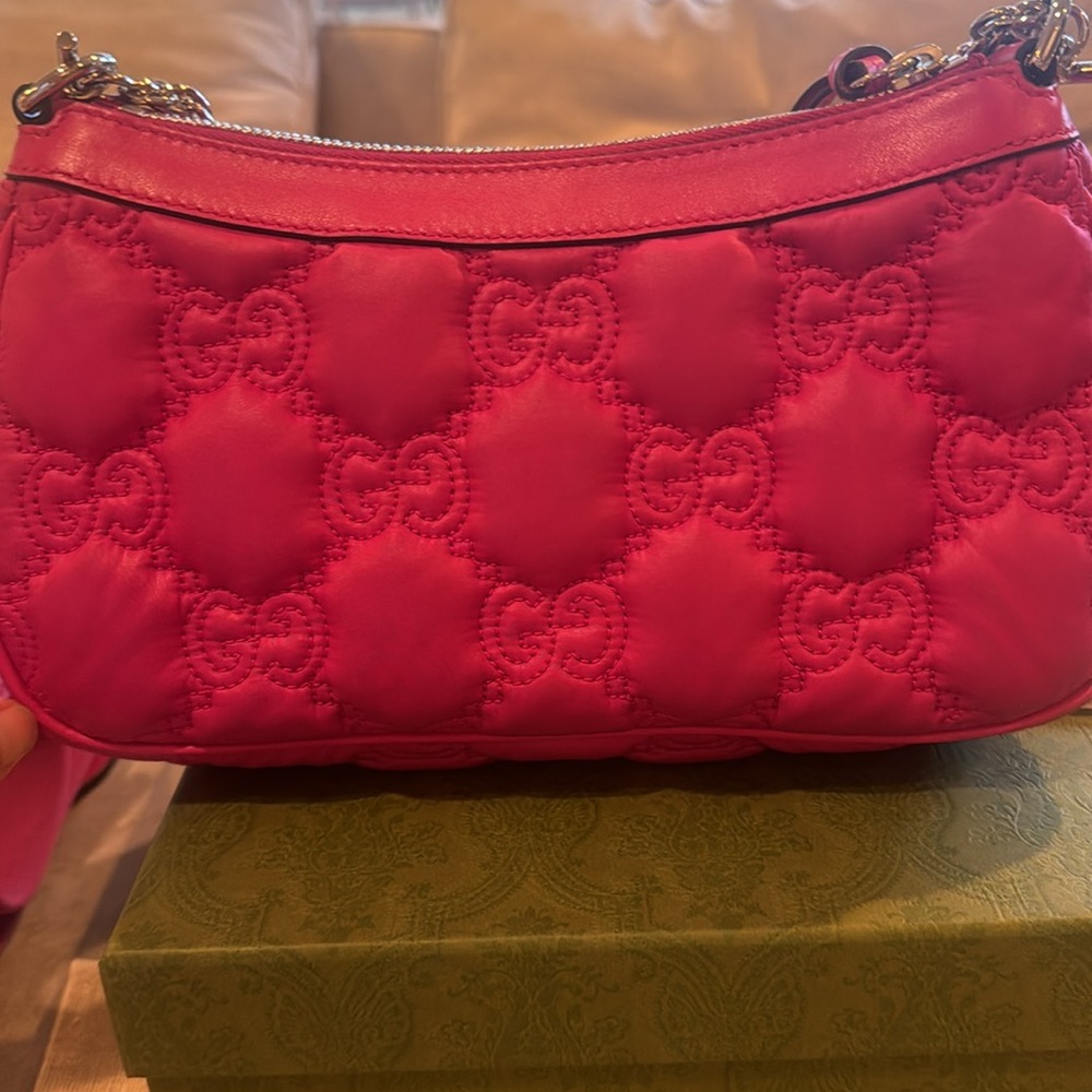 Gucci GG MATELASSÉ SMALL SHOULDER BAG - Picture 9 of 10
